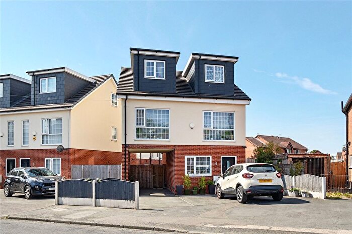 4 Bedroom Detached House For Sale In Culcheth Lane, Newton Heath, Manchester, M40