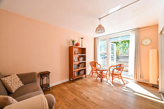 1 Bedroom Flat For Sale In Highbury Grove, Highbury And Islington, London, N5