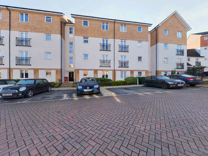 2 Bedroom Flat To Rent In Lindie Gardens, Uxbridge, UB8
