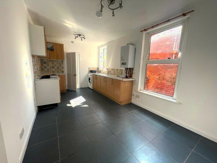 5 Bedroom House To Rent In Barrack Road, Exeter, EX2