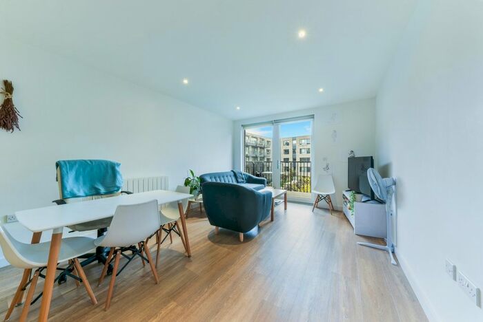 3 Bedroom Flat To Rent In Endeavour House, Marine Wharf, Surrey Quays, SE16