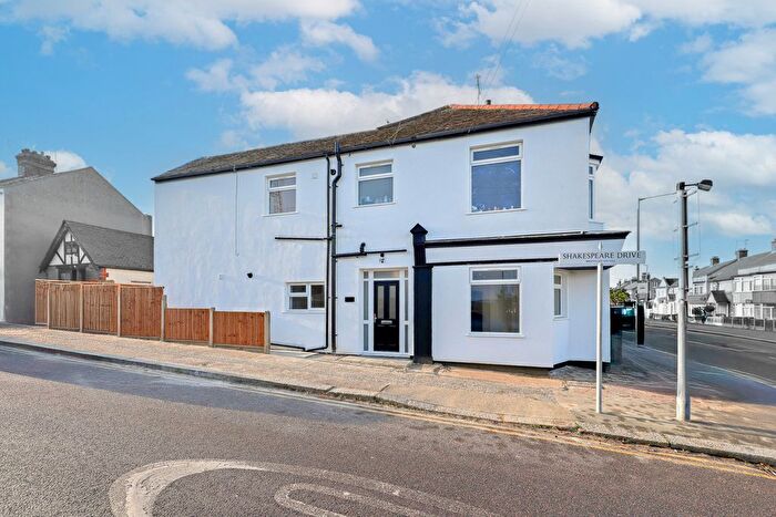 2 Bedroom Flat To Rent In Fairfax Drive, Westcliff-On-Sea, SS0