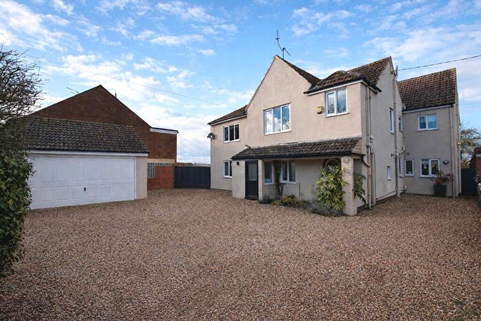 6 Bedroom Detached House For Sale In Bugbrooke Road, Kislingbury, Northampton, NN7