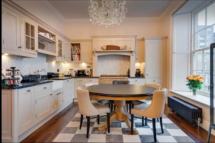 3 Bedroom Apartment For Sale In Stramongate, Kendal, LA9