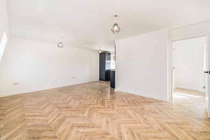 1 Bedroom Flat To Rent In Queens Crescent, Kentish Town, NW5