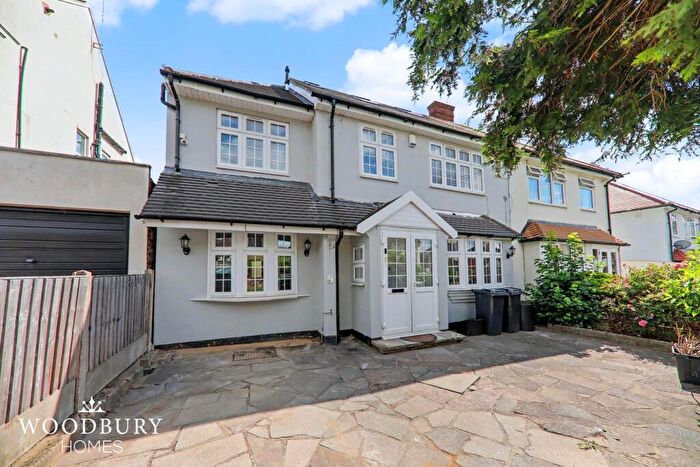 5 Bedroom Semi-Detached House To Rent In Rayleigh Road, Woodford Green, IG8
