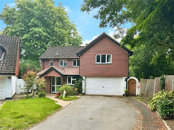 5 Bedroom Detached House To Rent In Wych Hill Lane, Woking, Surrey, GU22