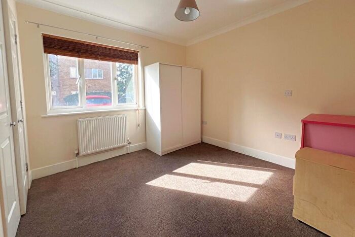 2 Bedroom Flat To Rent In Chertsey, Surrey, KT16