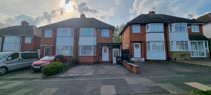3 Bedroom Semi-Detached House To Rent In Booths Farm Road, Great Barr, Birmingham, B42