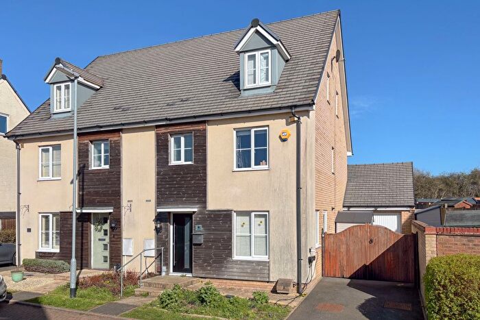 4 Bedroom Semi Detached House For Sale In Tern Drive, Leighton Buzzard, LU7