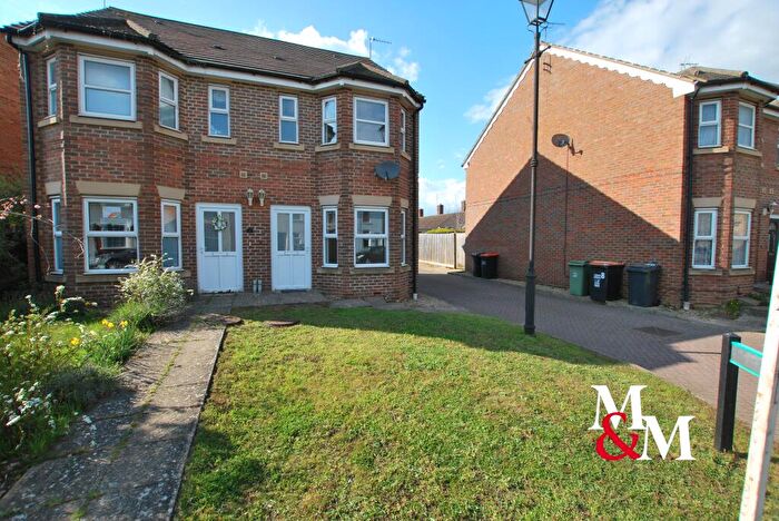 3 Bedroom Semi-Detached House To Rent In Adaern Close, LU7