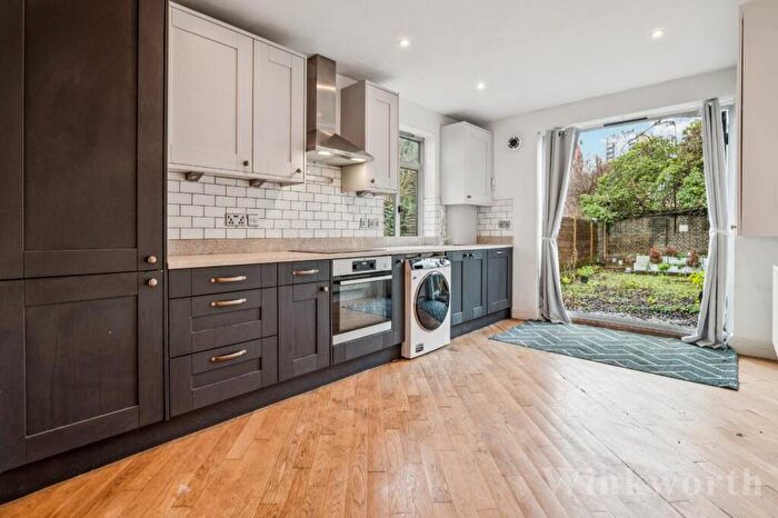 3 Bedroom Apartment To Rent In Asylum Road, London, SE15