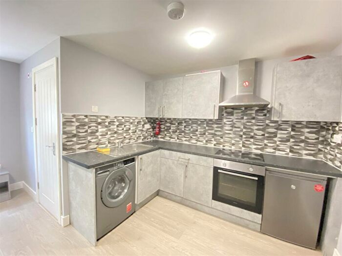 Studio To Rent In Modern Studio Apartment/ High Street, West Bromwich, B70