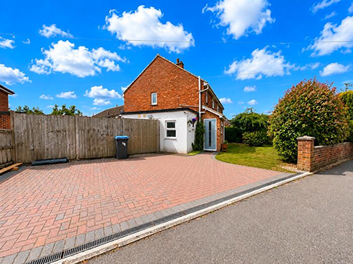 3 Bedroom Semi-Detached House For Sale In Molland Lea, Ash, Canterbury, CT3