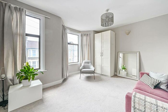 3 Bedroom Terraced House To Rent In Manor Road, Leyton, London, E10