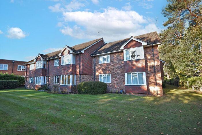 2 Bedroom Apartment To Rent In Trimmers Field, Farnham, Surrey, GU9