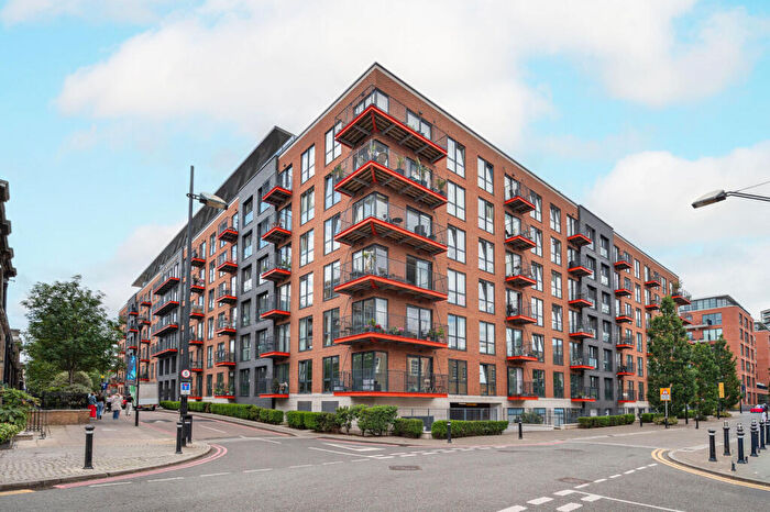 2 Bedroom Flat For Sale In Warehouse Court, Woolwich Riverside, London, SE18