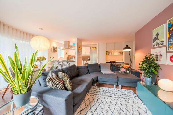 2 Bedroom Flat For Sale In Goldsmiths Row, Haggerston, London, E2