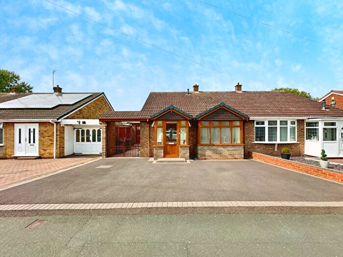 3 Bedroom Semi-detached Bungalow For Sale In Charlotte Road, Wednesbury, Wednesbury, WS10