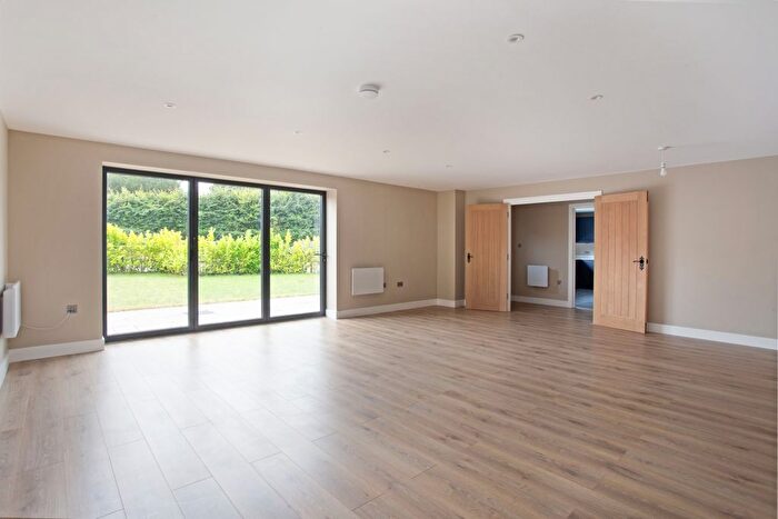 3 Bedroom Flat To Rent In Crowhurst Lane, Lingfield, RH7