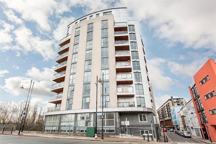2 Bedroom Flat To Rent In Palmers Road, Bethnal Green, E2
