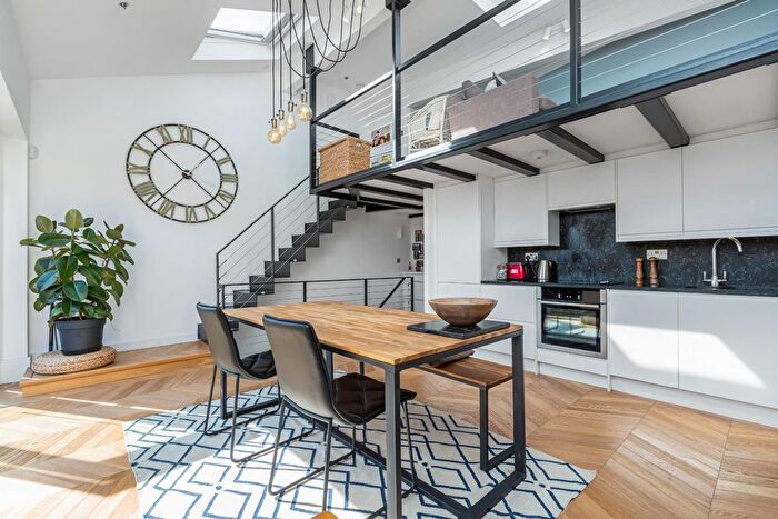 1 Bedroom Maisonette To Rent In Clapham Park Road, London, SW4