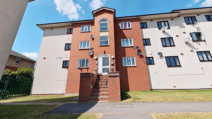 3 Bedroom Flat To Rent In Regency Court, Whetley Lane, Bradford, BD8
