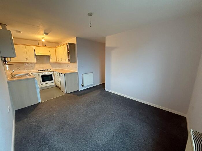 1 Bedroom Flat To Rent In Chartwell Drive, Wibsey, Bradford, BD6
