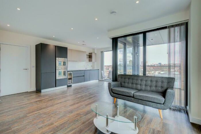 3 Bedroom Flat To Rent In Grafton Quarter, Croydon, CR0