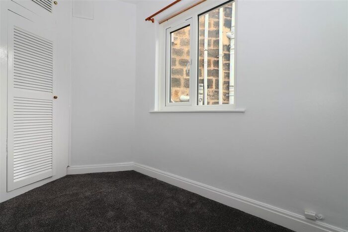 2 Bedroom End Of Terrace House To Rent In Lister Hill, Leeds, West Yorkshire, Uk, LS18