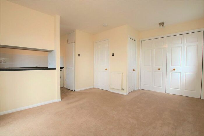 Studio To Rent In Ashmere Close, Calcot, Reading, Berkshire, RG31