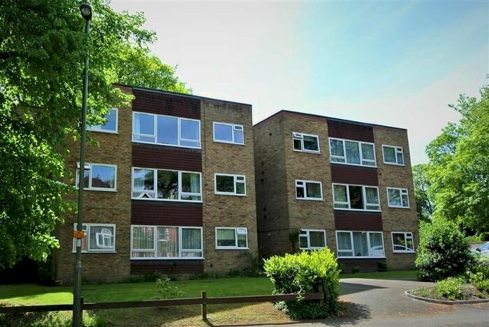 2 Bedroom Flat To Rent In St. Georges Avenue, Weybridge, KT13