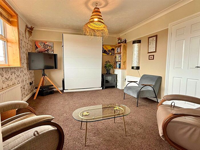 1 Bedroom Flat For Sale In Keyhaven Road, Milford On Sea, Lymington, Hampshire, SO41
