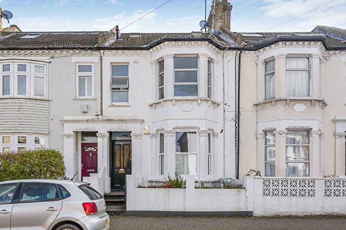 3 Bedroom Flat To Rent In Harbut Road, London, SW11