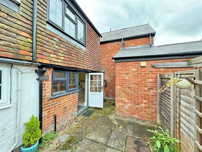 2 Bedroom Cottage To Rent In Terrick Row, Terrick, HP17