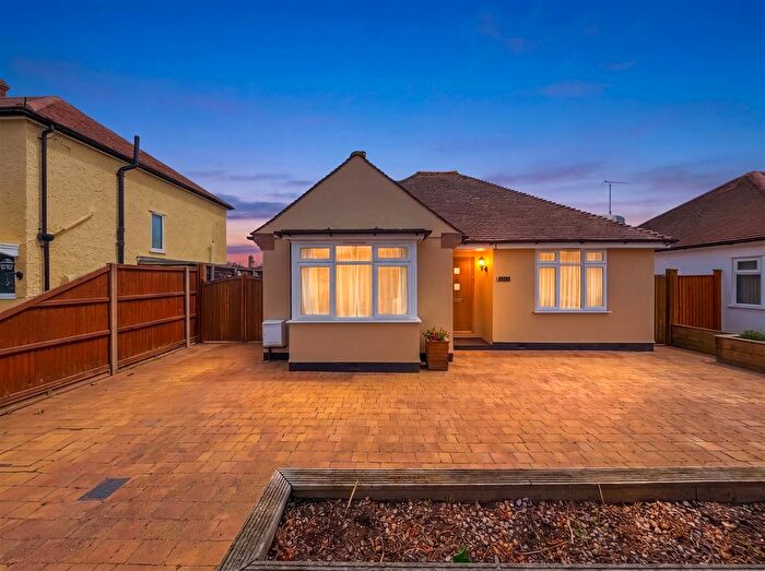 2 Bedroom Detached Bungalow For Sale In Central Avenue, Herne Bay, CT6