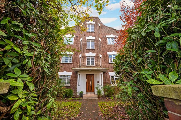 2 Bedroom Flat For Sale In Bushey Road, Raynes Park, SW20