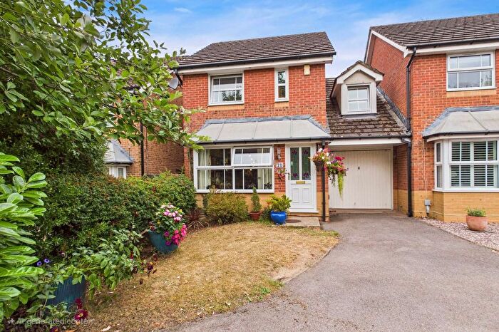 3 Bedroom Link Detached House For Sale In Broadmeadow End, Thatcham, Berkshire, RG18
