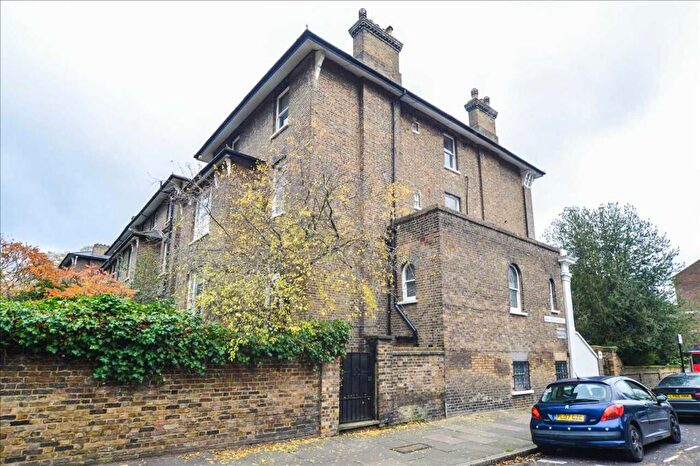 2 Bedroom Apartment To Rent In Vanbrugh Park, London, SE3