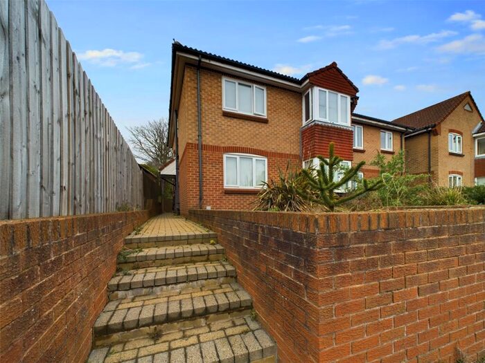 2 Bedroom Flat To Rent In Holyrood Court, Bramcote, Nottingham, Nottinghamshire, NG9