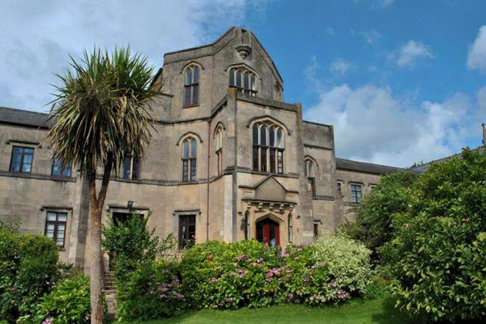 2 Bedroom Apartment To Rent In St Johns Court, Axbridge, BS26