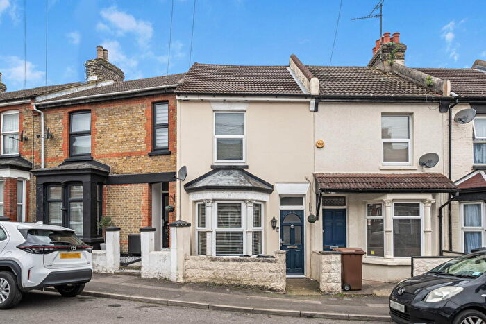 3 Bedroom Terraced House For Sale In A Showstopping Bedroom Terrace With A Huge Open-plan Heart And A Bonus Loft Room., ME7