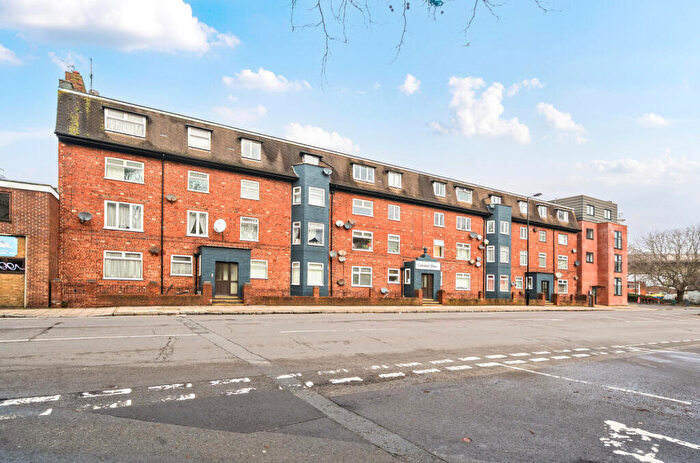 2 Bedroom Flat For Sale In Canute Road, Southampton, Hampshire, SO14