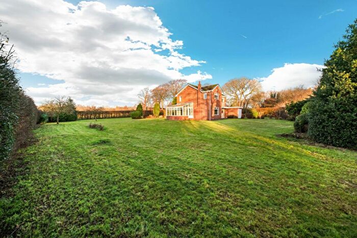 4 Bedroom Detached House For Sale In Wakefield Road, Rothwell Haigh, LS26