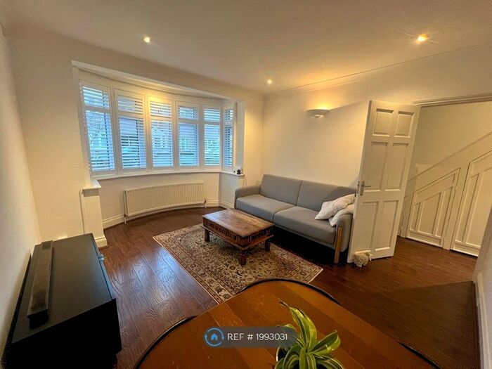 2 Bedroom Flat To Rent In Carlyon Close, Wembley, HA0