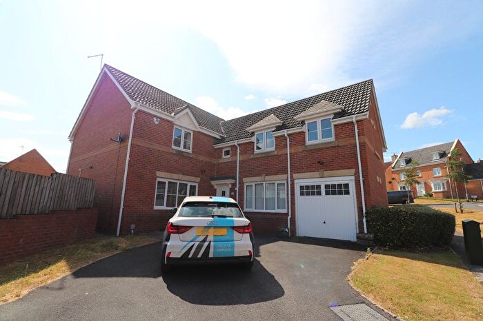 4 Bedroom Detached House To Rent In Hill End Crescent, Leeds, West Yorkshire, LS12