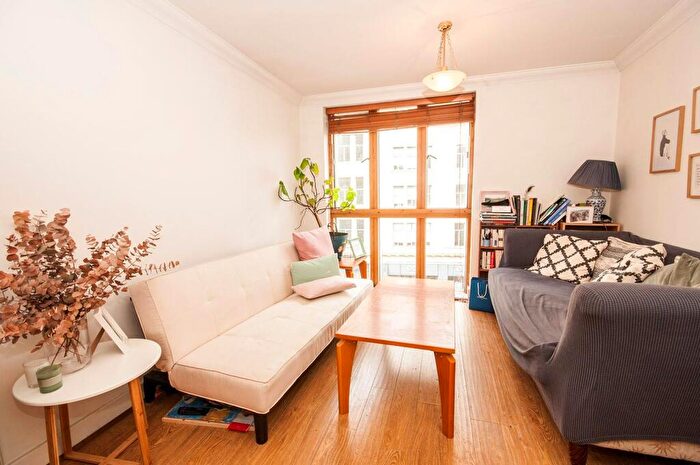 1 Bedroom Apartment To Rent In Bishops Court, Lamb Street, Shoreditch, E2