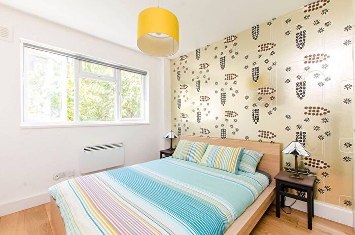 2 Bedroom Flat To Rent In Turner Street, Whitechapel, London, E1