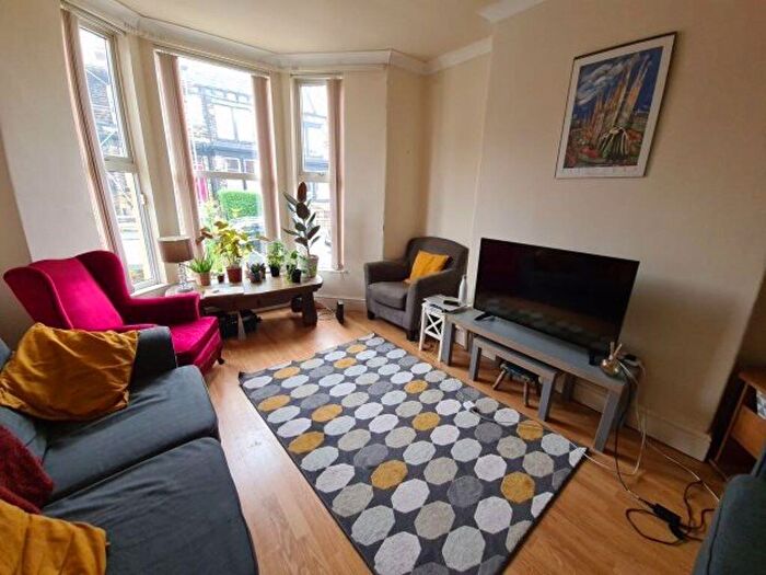 6 Bedroom House To Rent In Delph Mount, Leeds, LS6