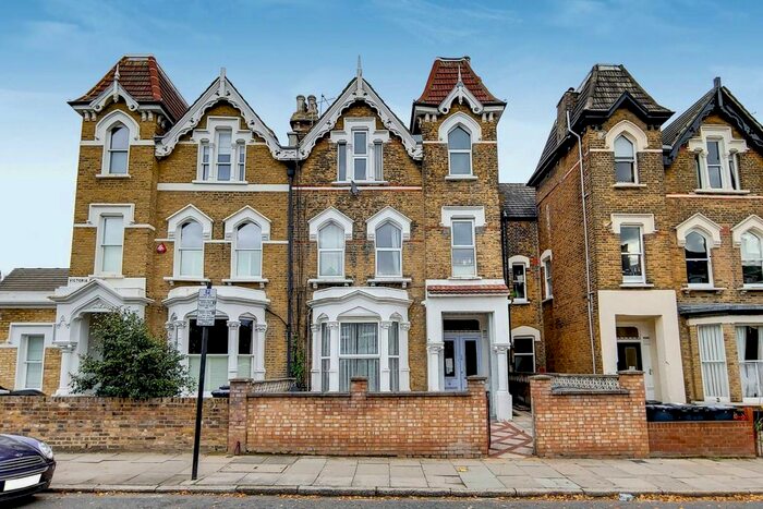 Studio To Rent In Victoria Road, Finsbury Park, London N4